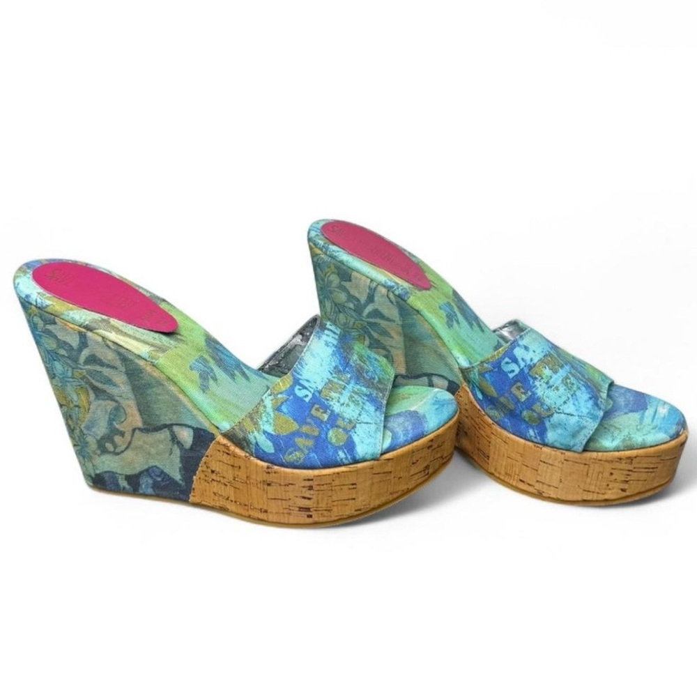 🌿‎ SAVE THE QUEEN! Italian Graphic Wedge Mule Heels